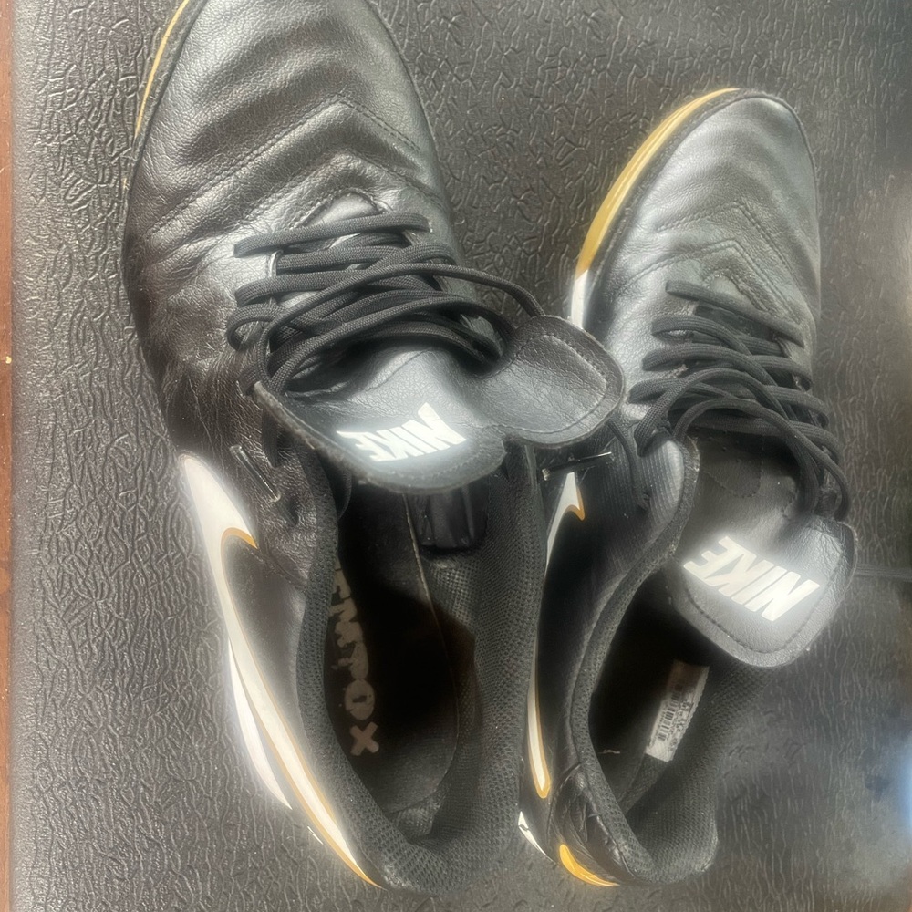 Nike Men’s Black, White & Gold Low-Top Sneakers